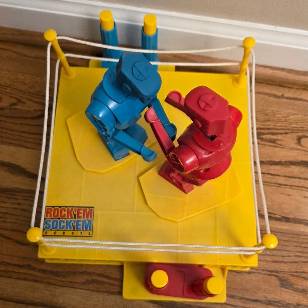Mattel Rock Em Sock Em Robots Tabletop Boxing Game Red Rocker Blue Bomber Ring